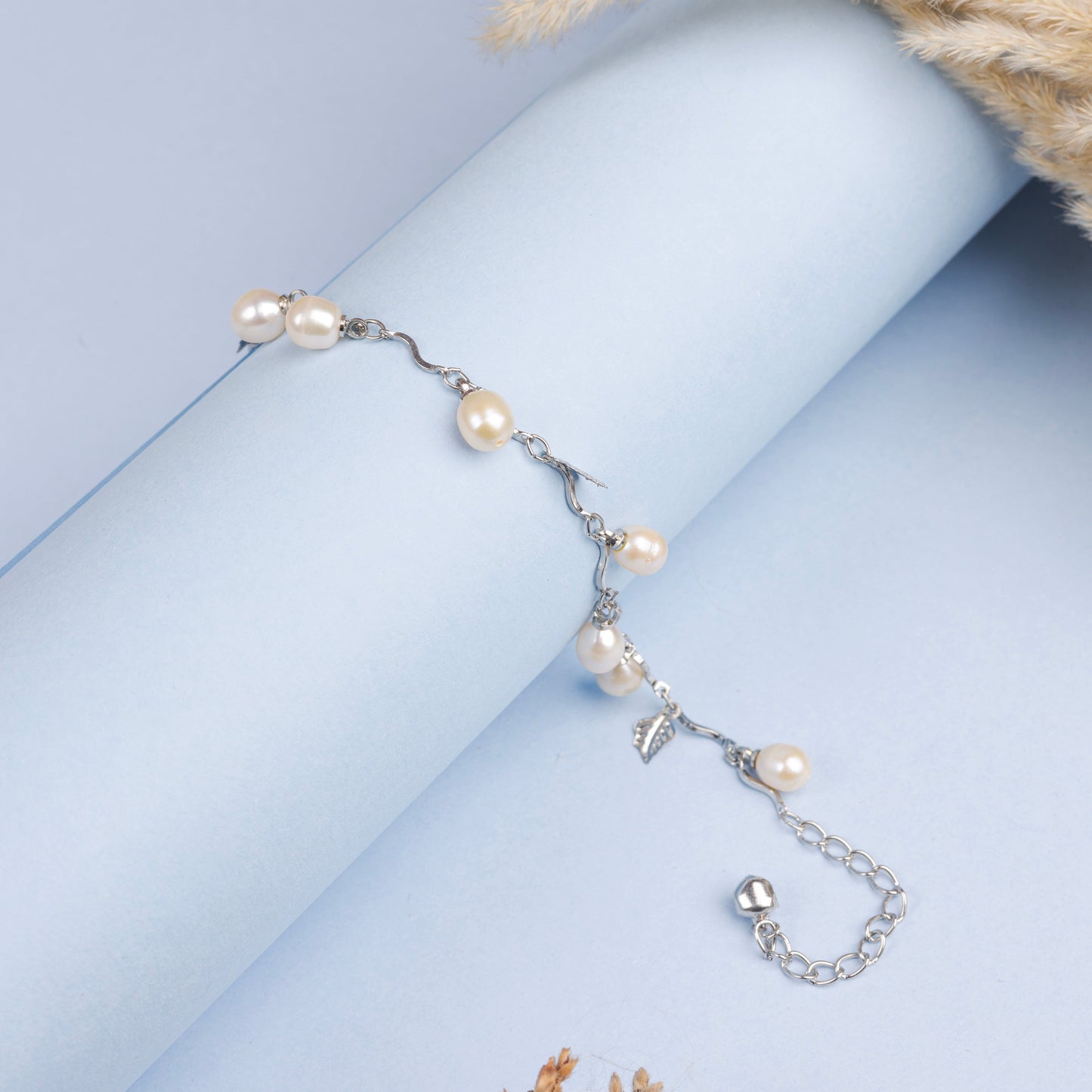 white Pearl bracelet