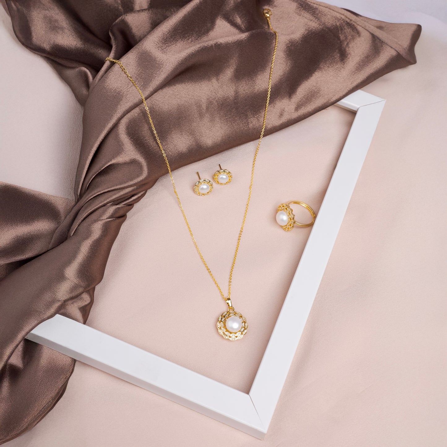 Classic Pearl Charm Pendant Set