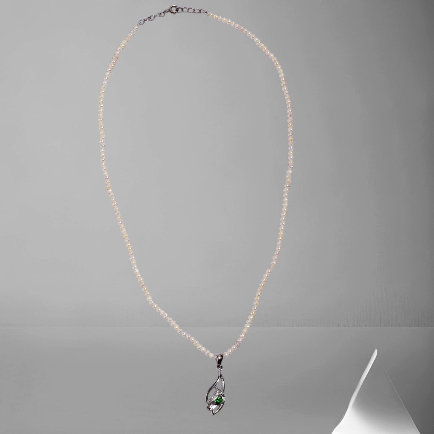 Pearl Necklace with a silver pendant