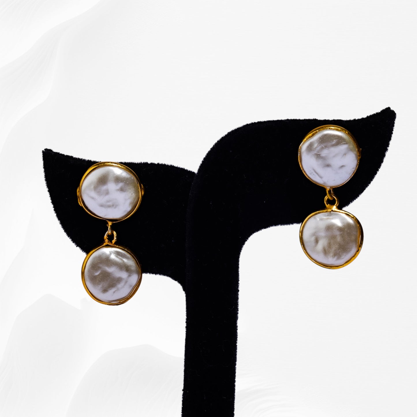 earrings with gold and pearls stones