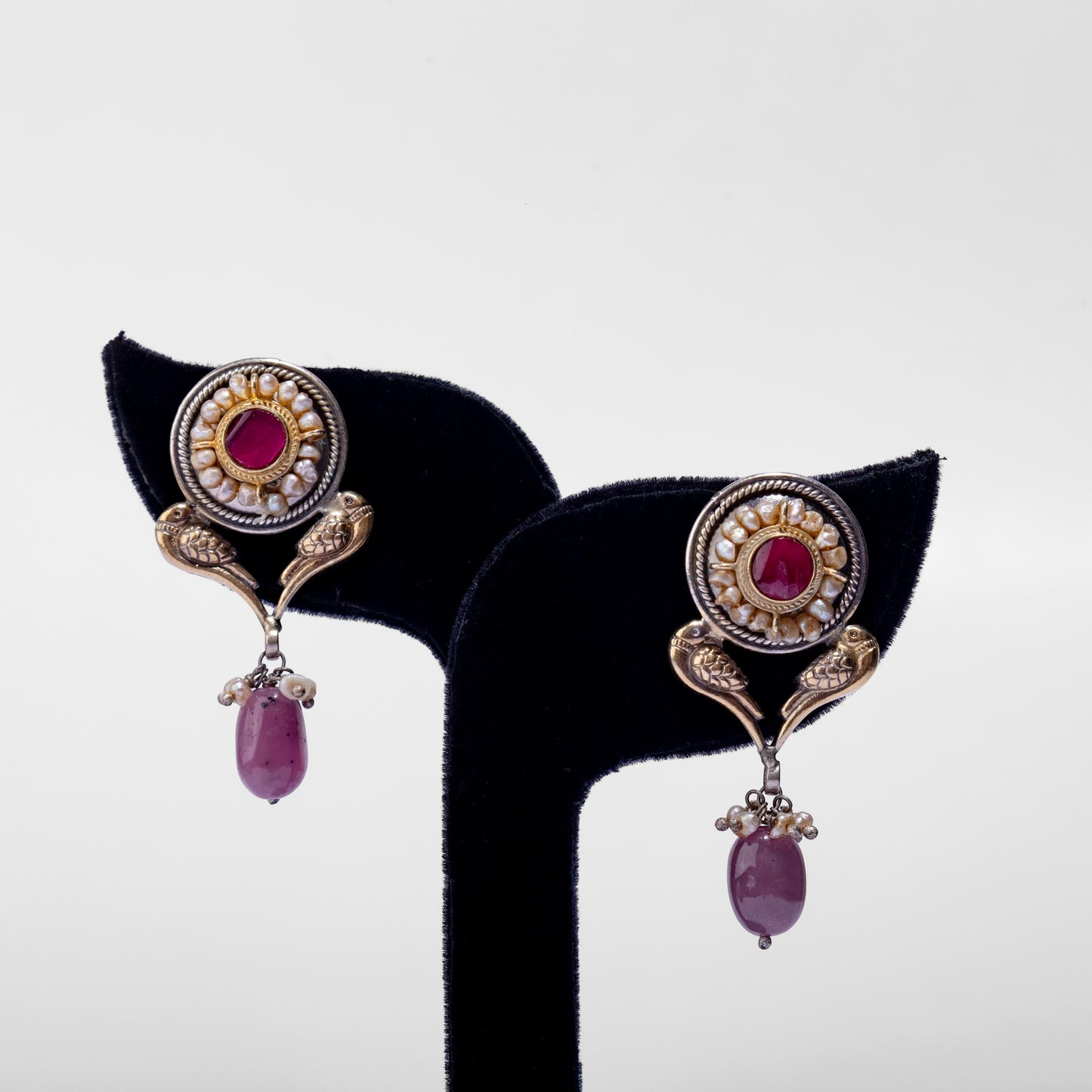 Beaded earrings in Silver and pearls