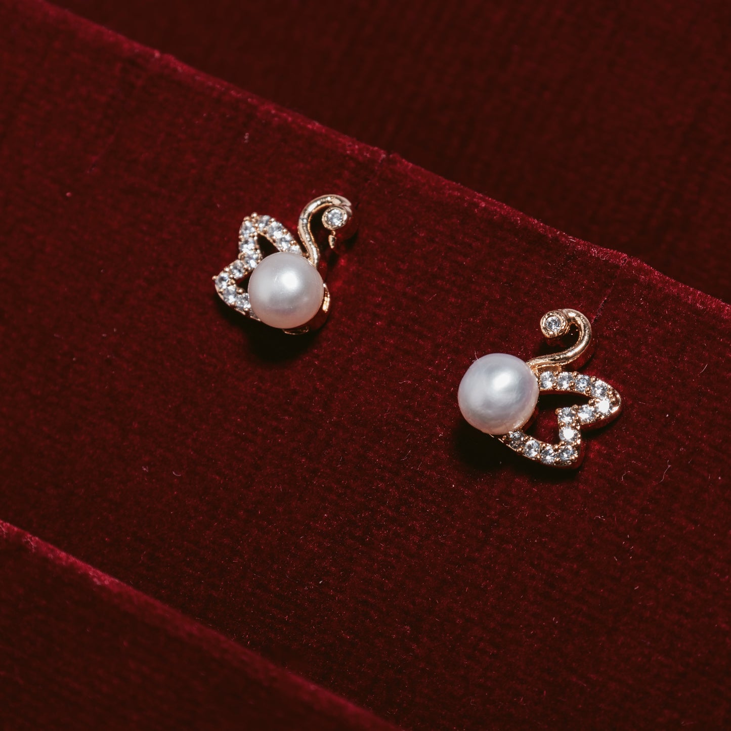 Pearl earrings with diamond gold accents