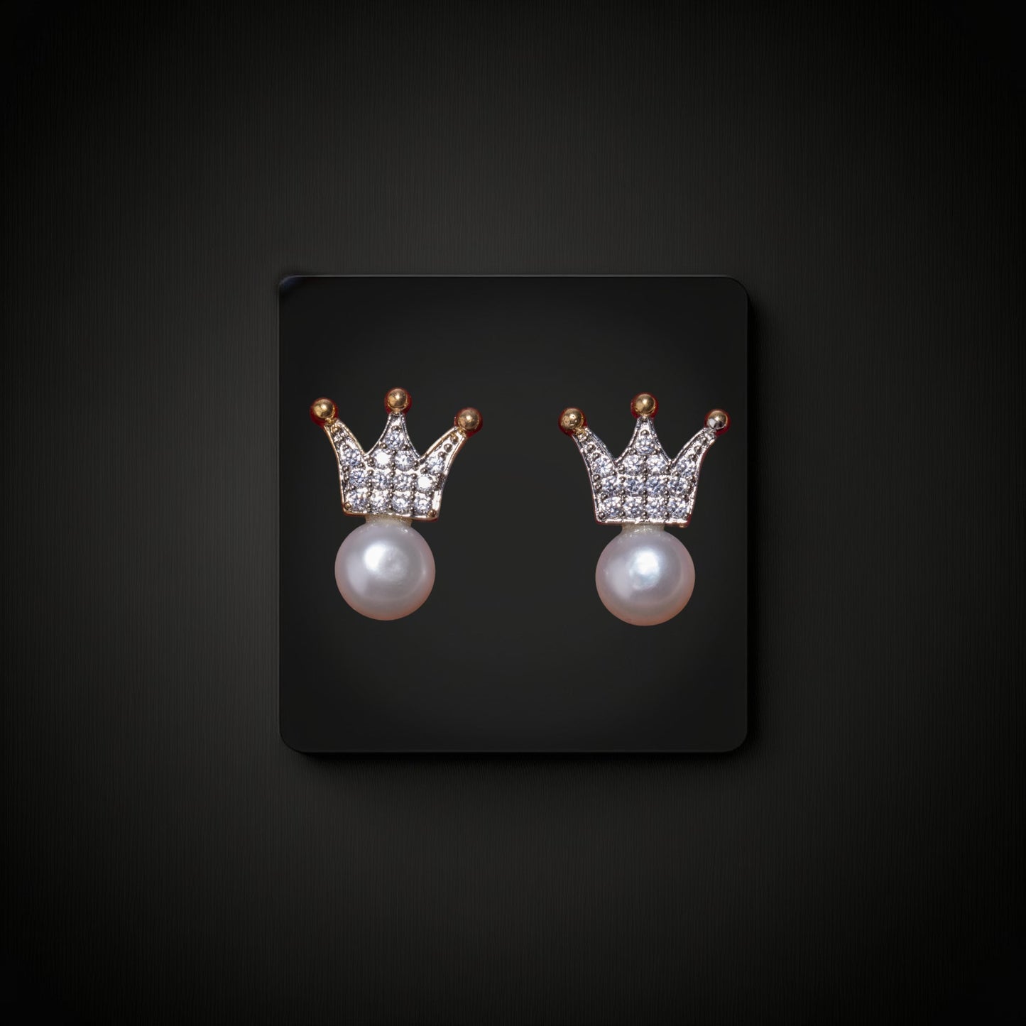 Crown-shaped real pearl earrings with diamonds