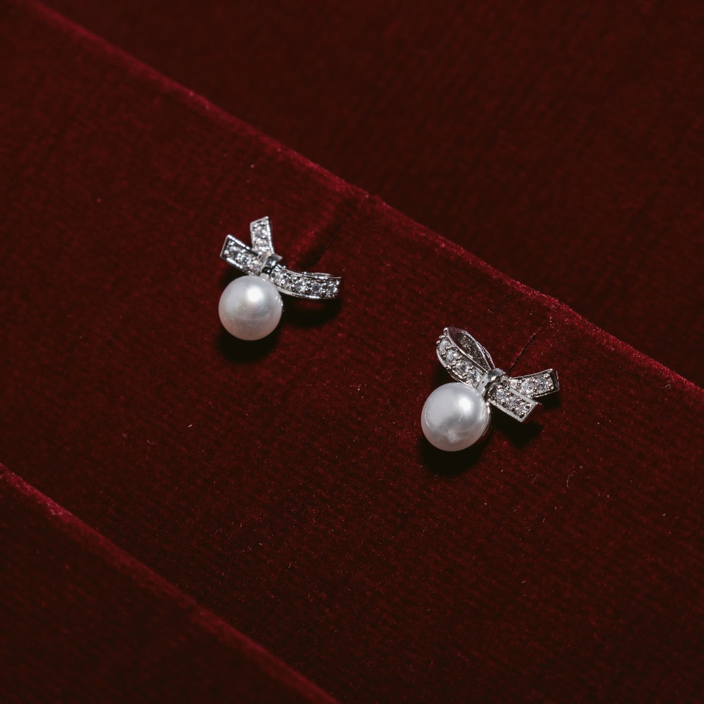 Small real pearl studs