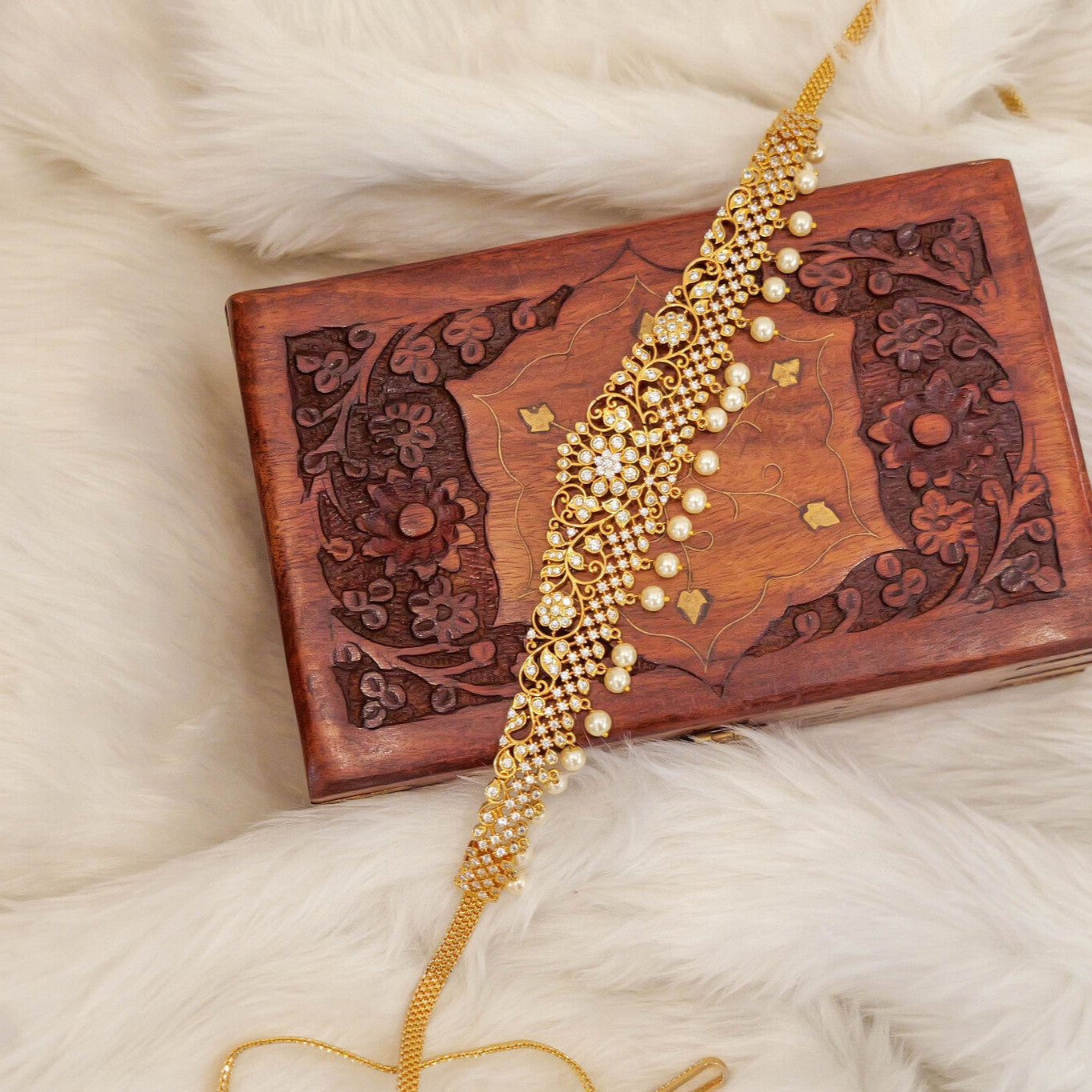 Gold kamarband with kundan work