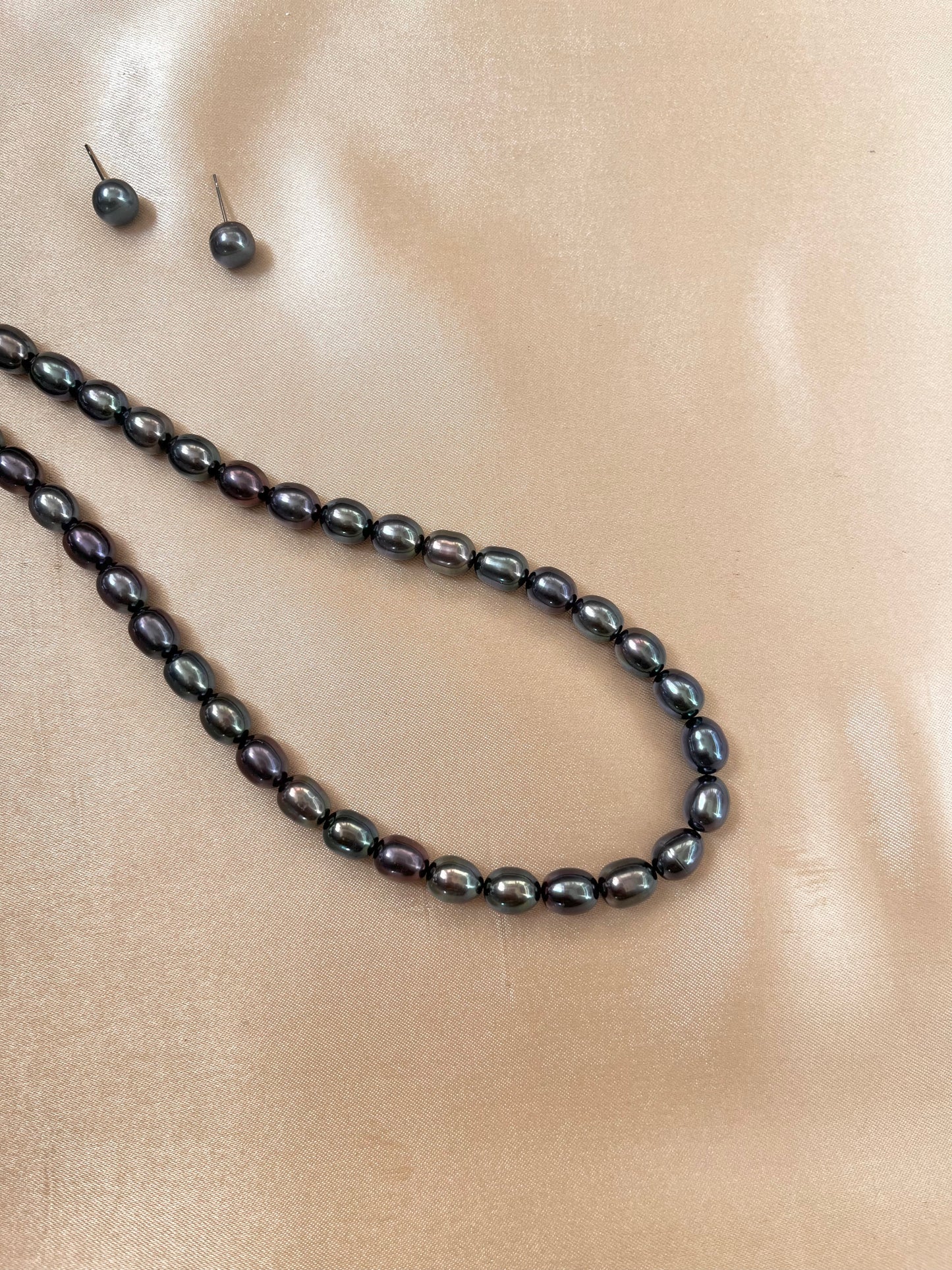 Dark Glow Pearl Necklace Set
