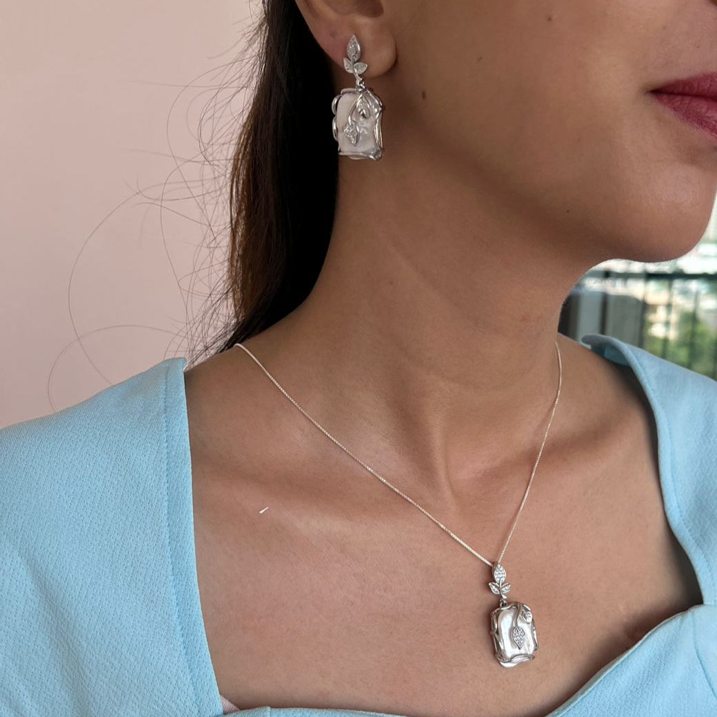 Mother of pearl necklace and earrings set