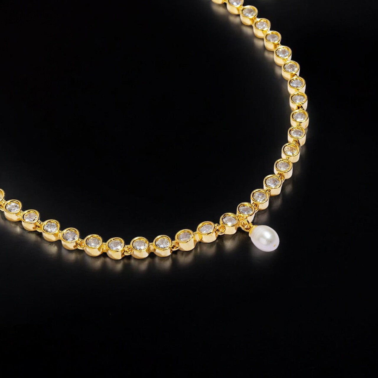 Endura Diamond Pearl Necklace Set