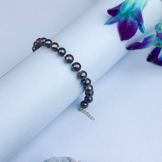 Black pearl beaded bracelet 