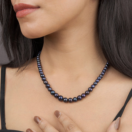 Black pearl necklace
