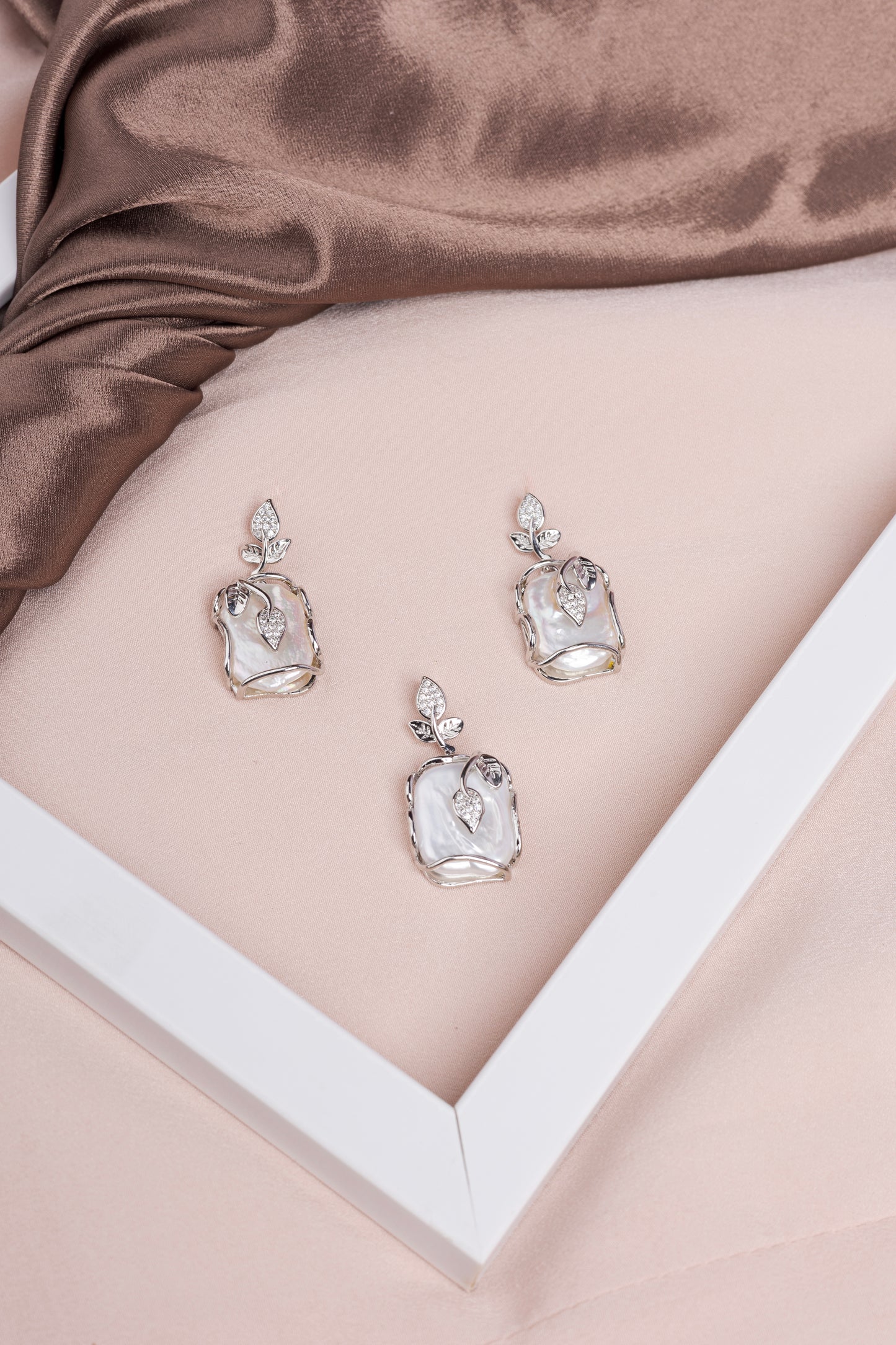 Ocean’s Whisper pendant set