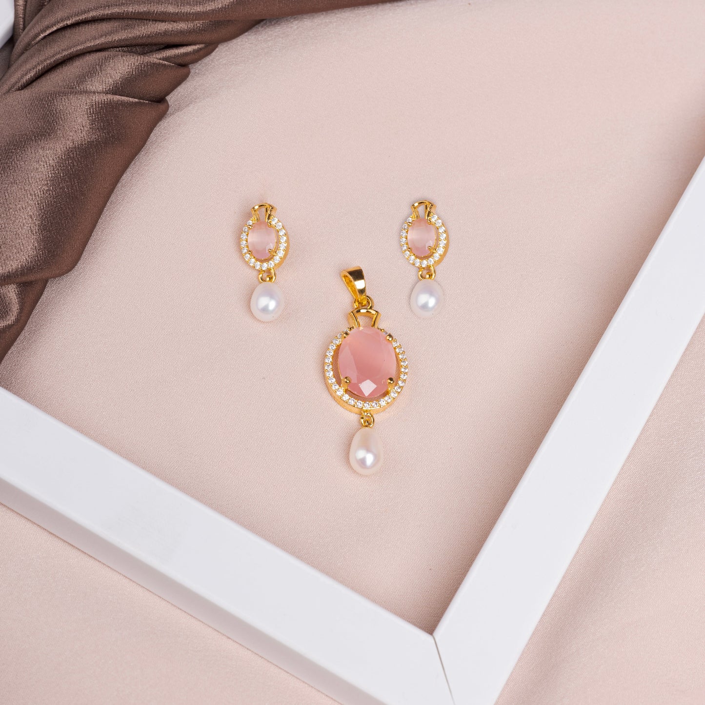 Pearl drop locket set