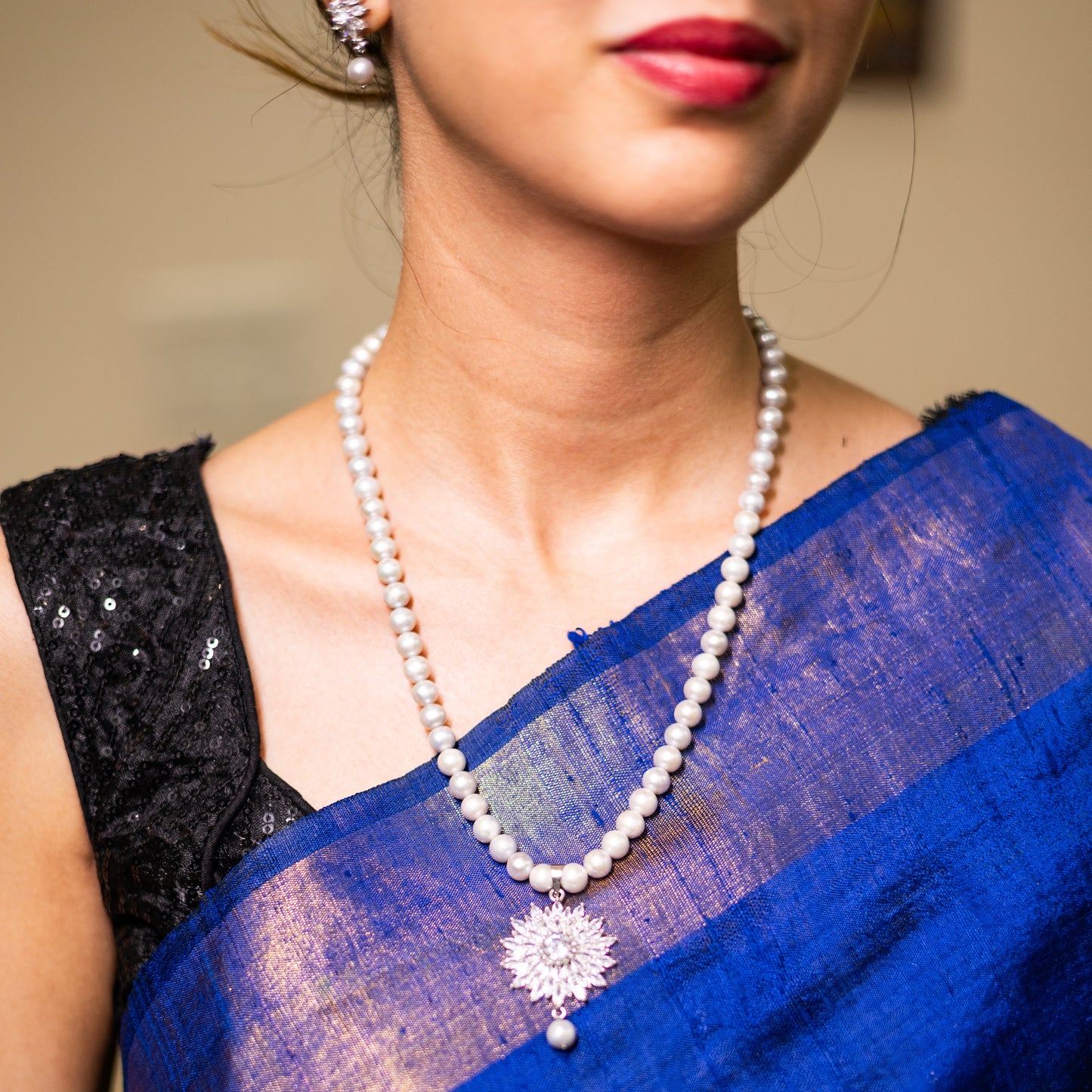 Grey pearl pendant set