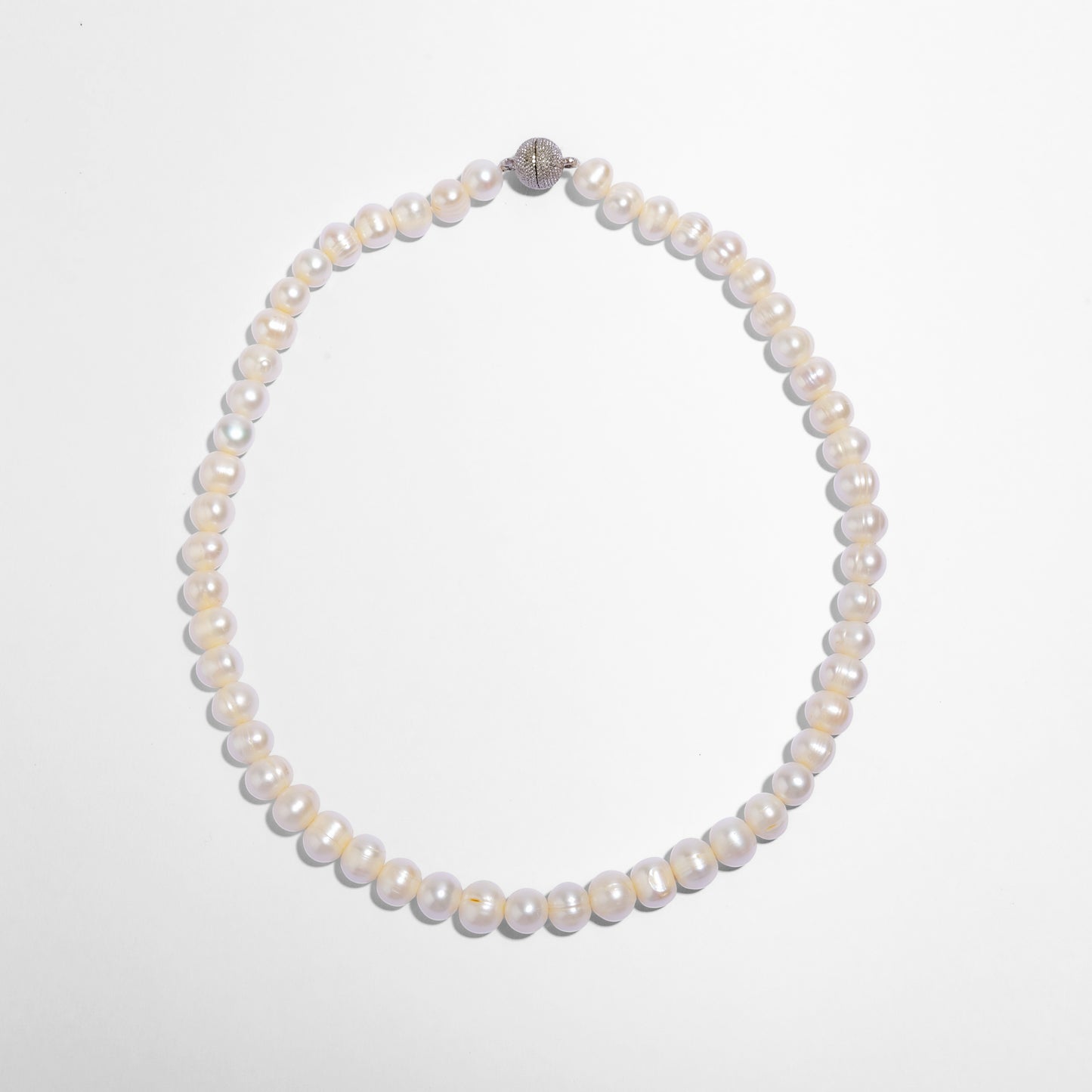 Classic White round Pearl necklace with magnet lock