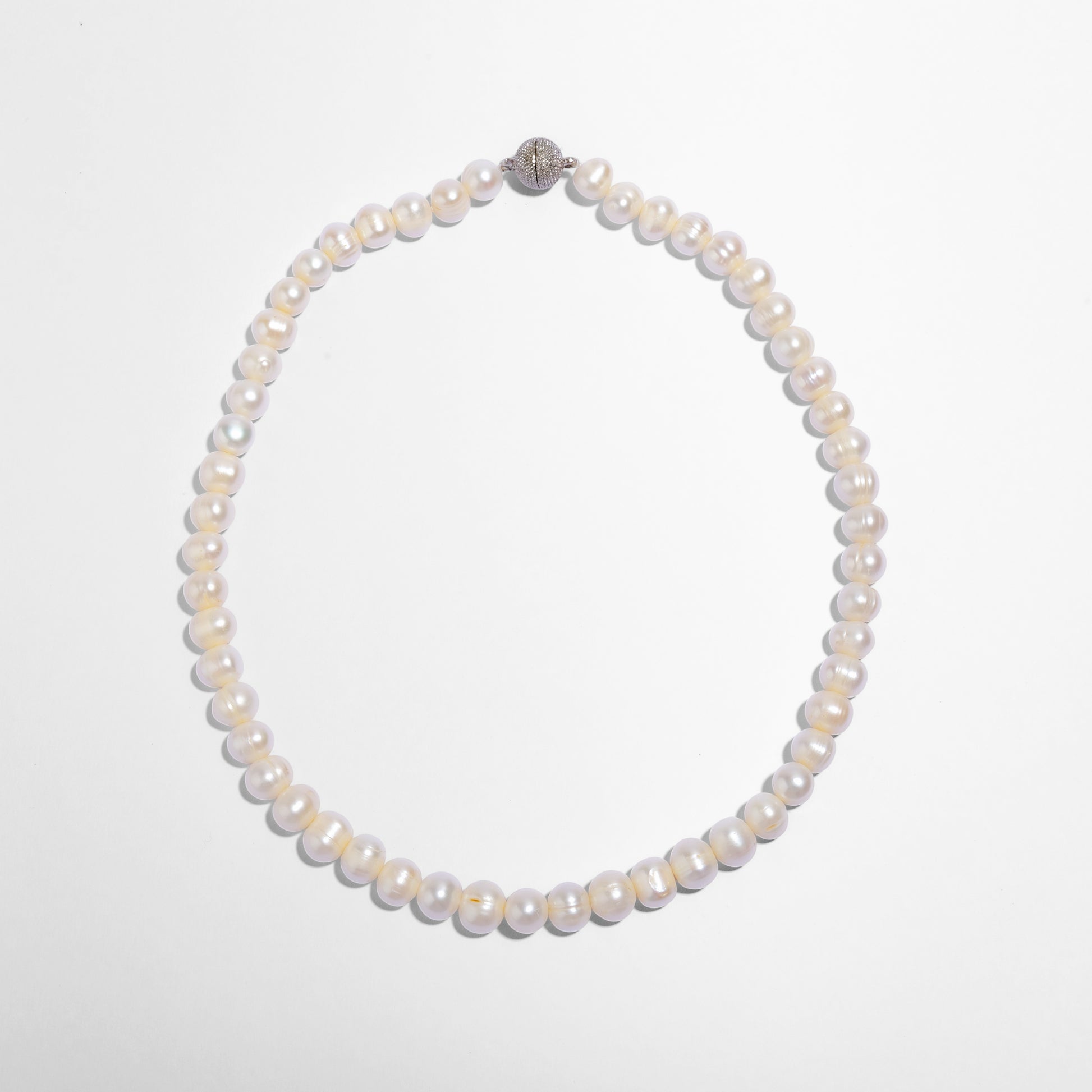 Classic White round Pearl necklace with magnet lock