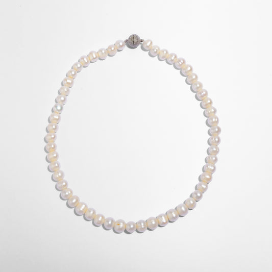 Classic White round Pearl necklace with magnet lock