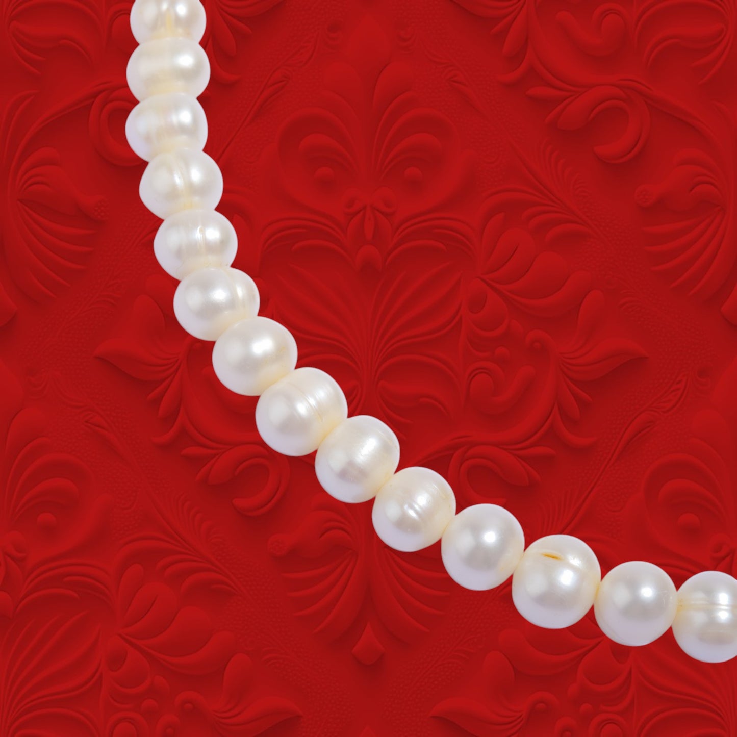 Classic White round Pearl necklace with magnet lock
