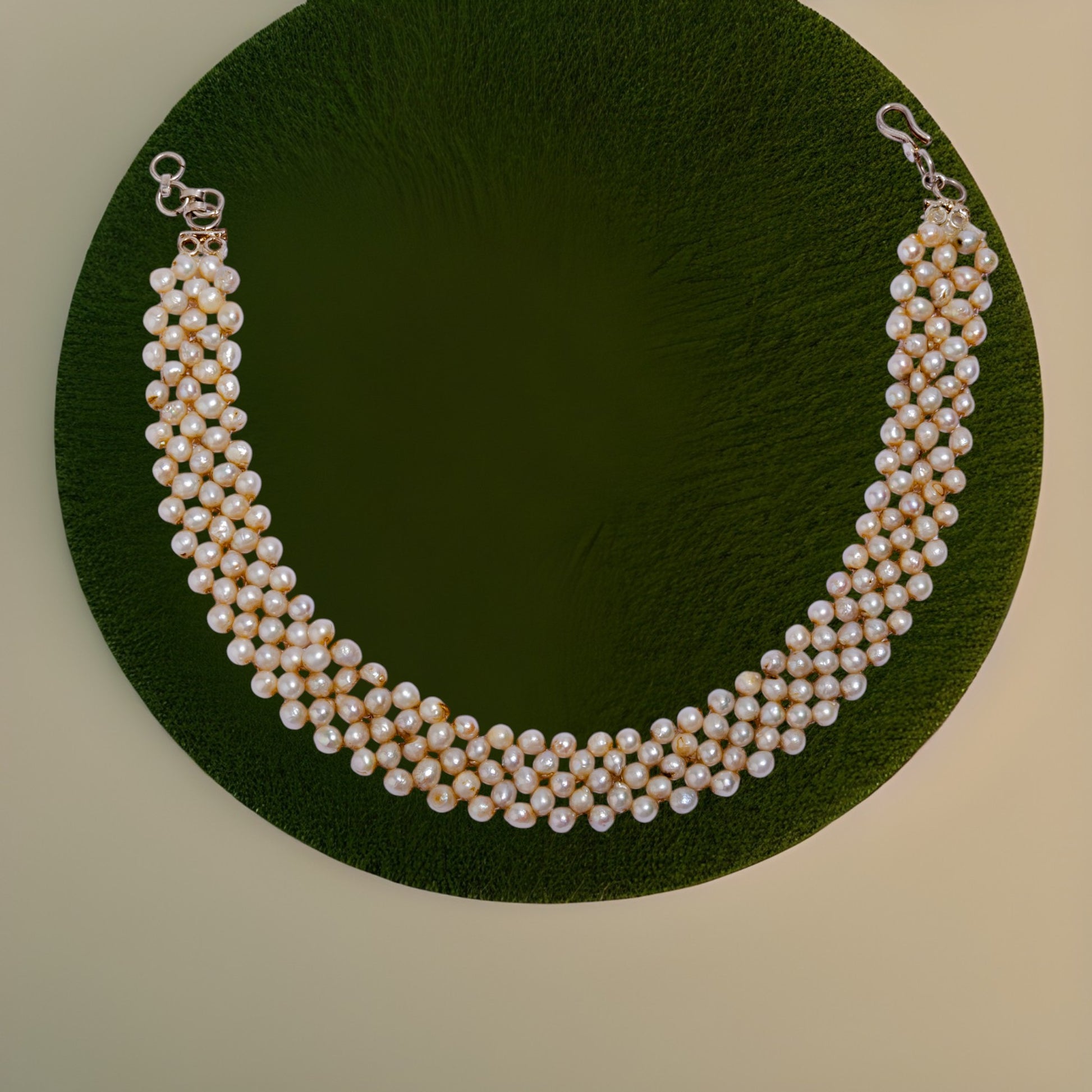 Pearl choker necklace