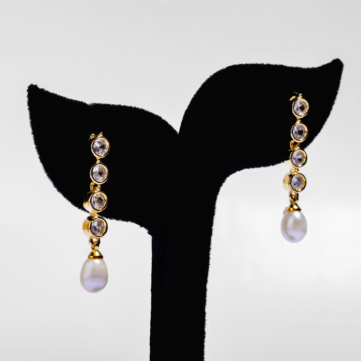 Endura Diamond Pearl Necklace Set