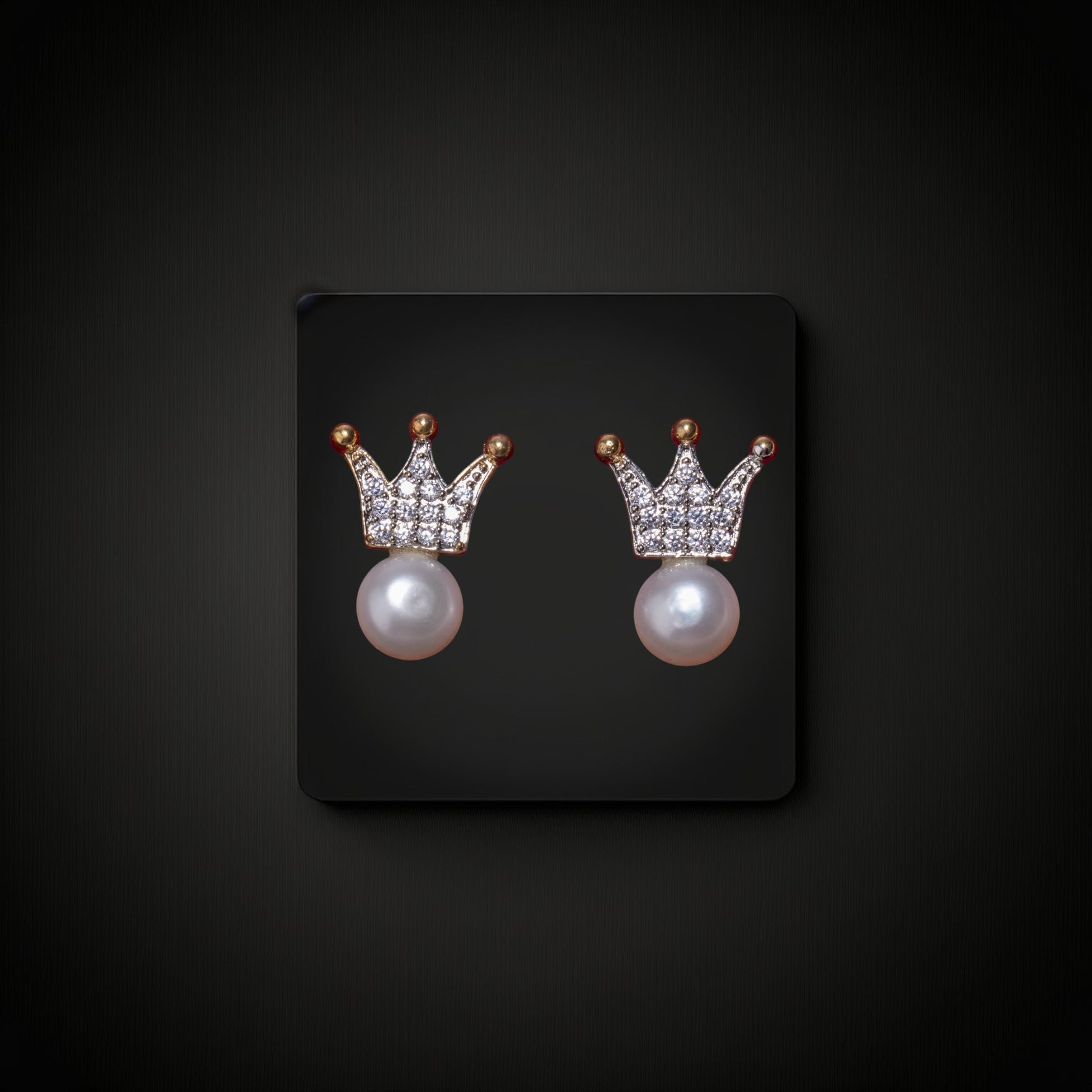 Crown-shaped real pearl earrings with diamonds