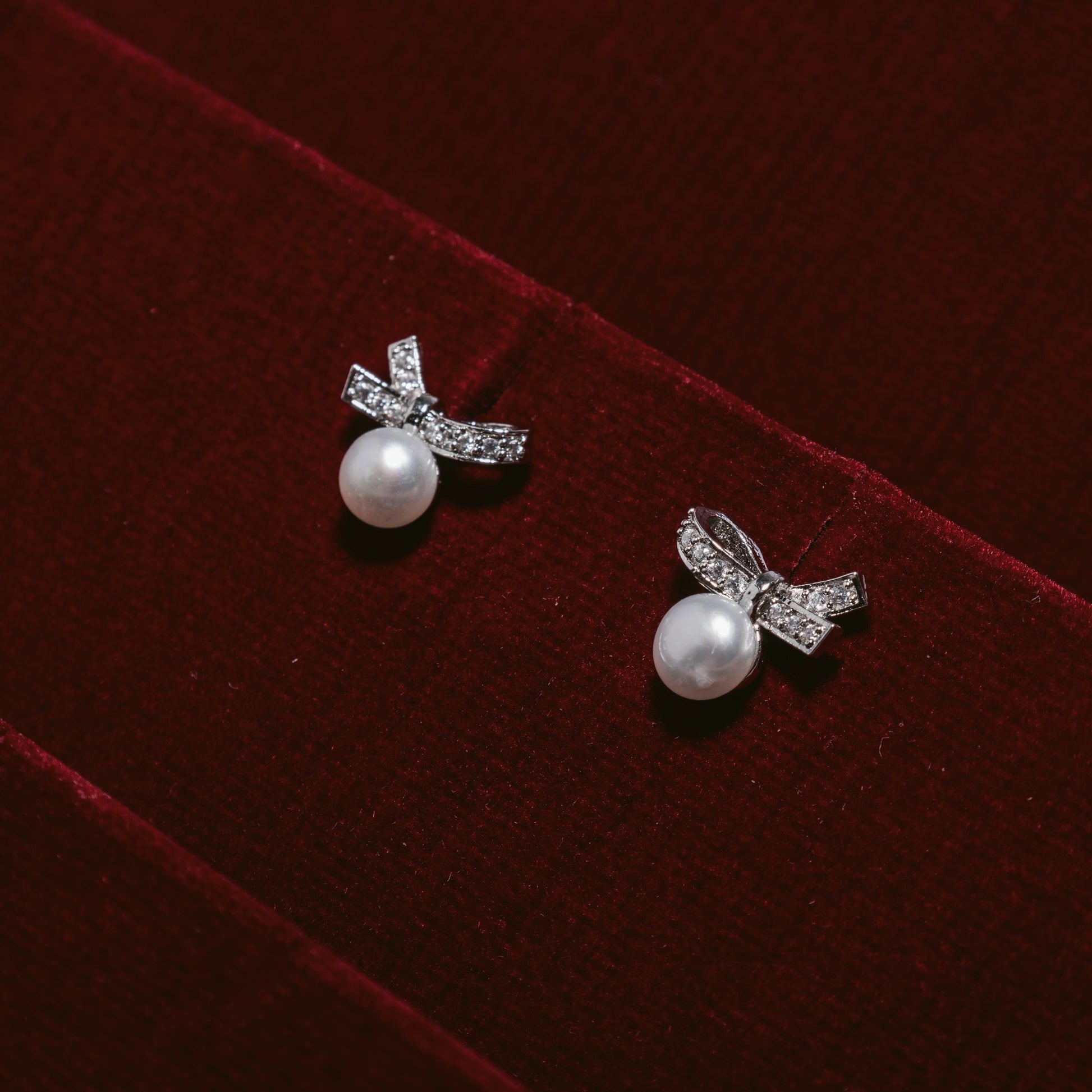 Small real pearl studs