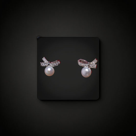 Diamond pearl small studs
