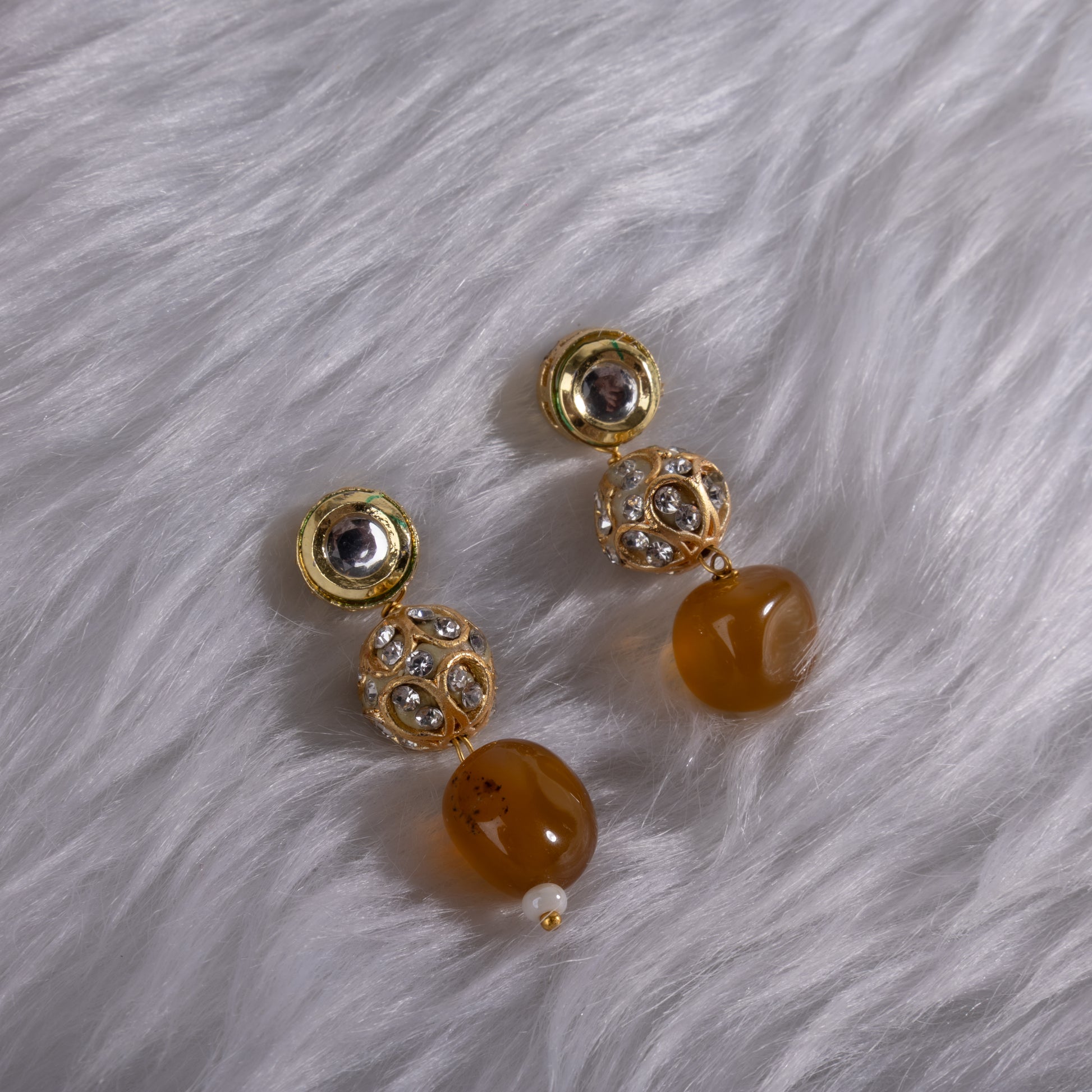 Gold and amber stone earrings 