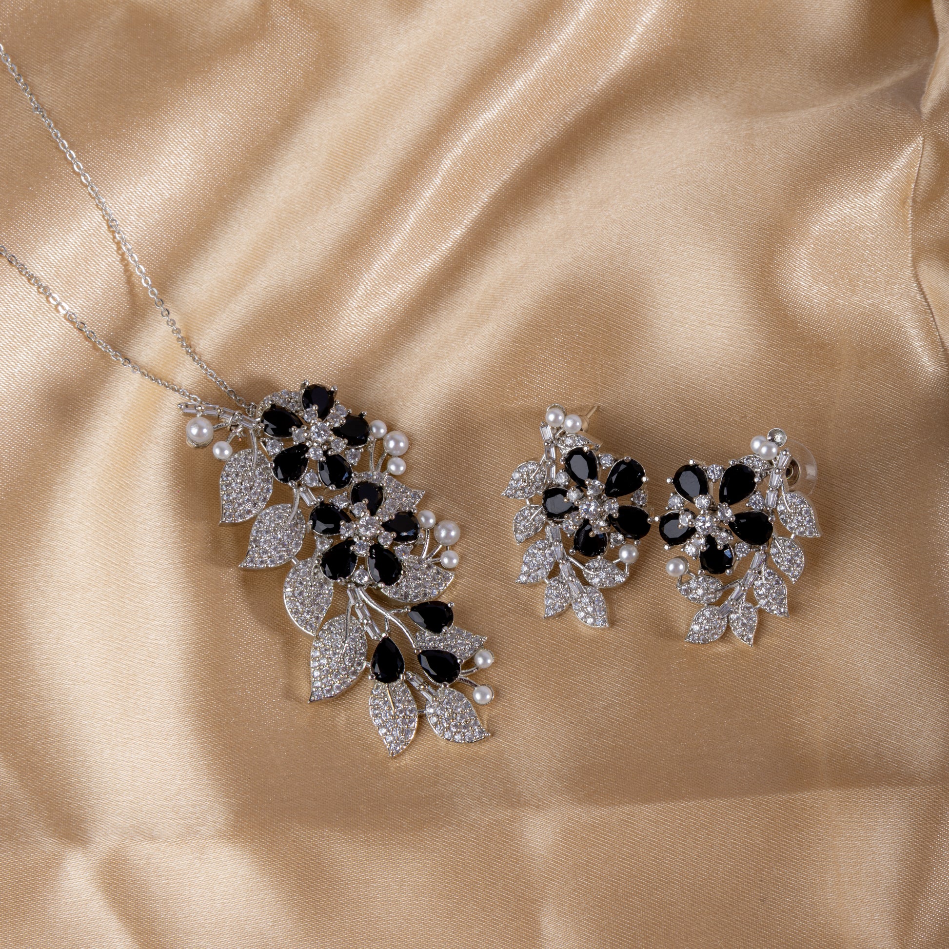 Diamond black stone pearl pendant set
