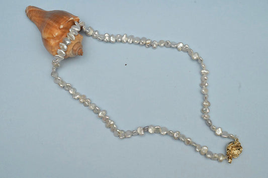 Uneven Pearl necklace