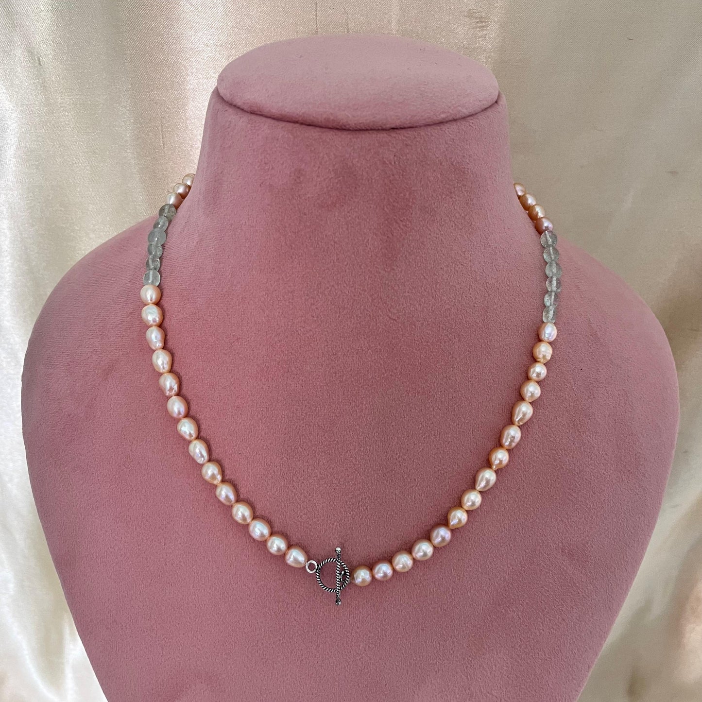 Pearl and gem stone necklace 