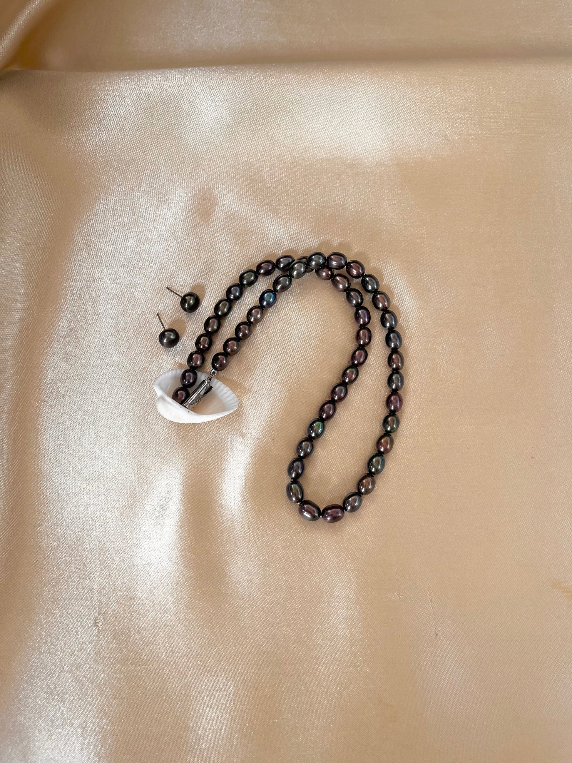Black pearl set